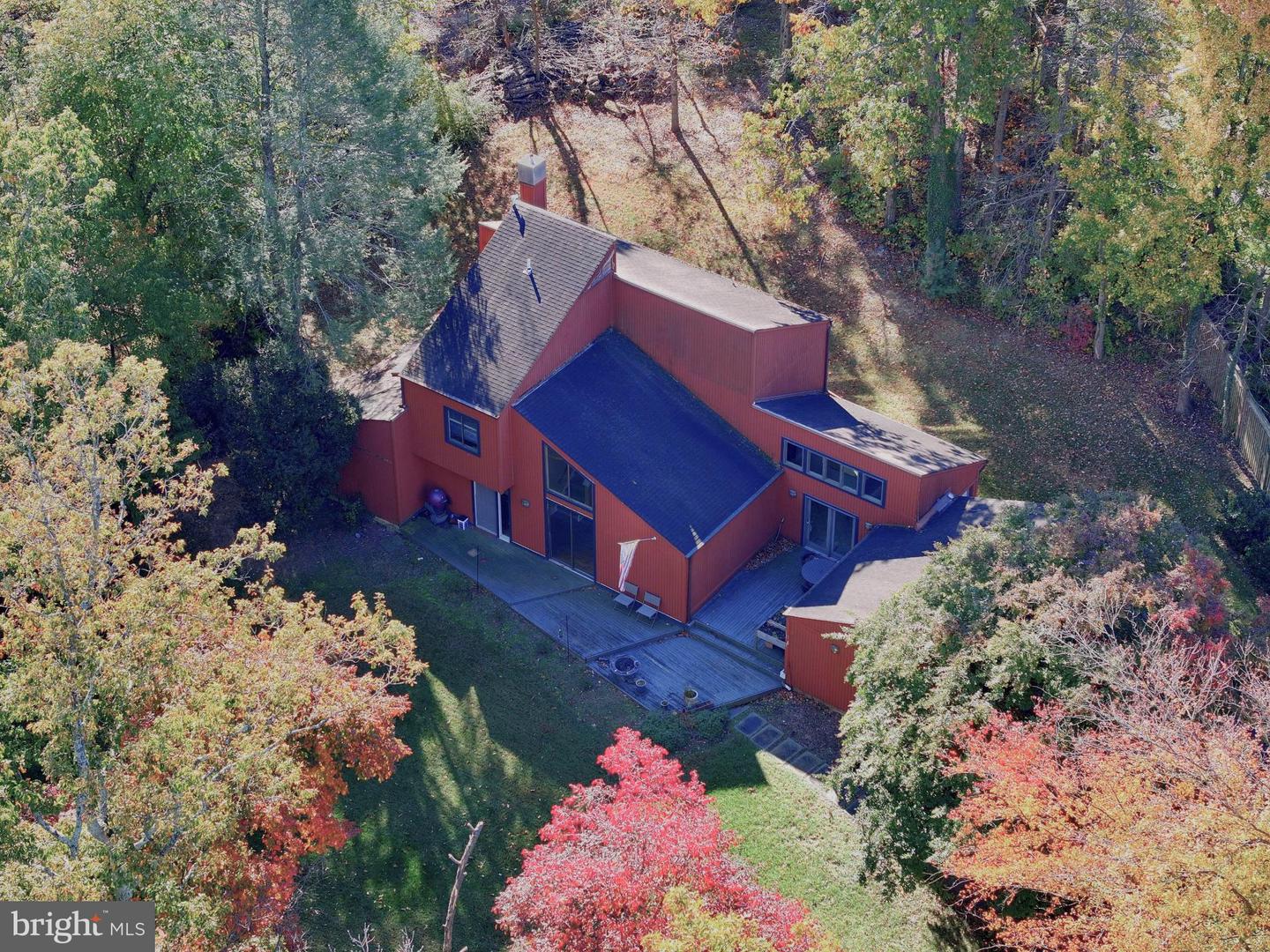 11813 VALE RD, OAKTON, Virginia 22124, 4 Bedrooms Bedrooms, 7 Rooms Rooms,2 BathroomsBathrooms,Residential,For sale,11813 VALE RD,VAFX2286274 MLS # VAFX2286274