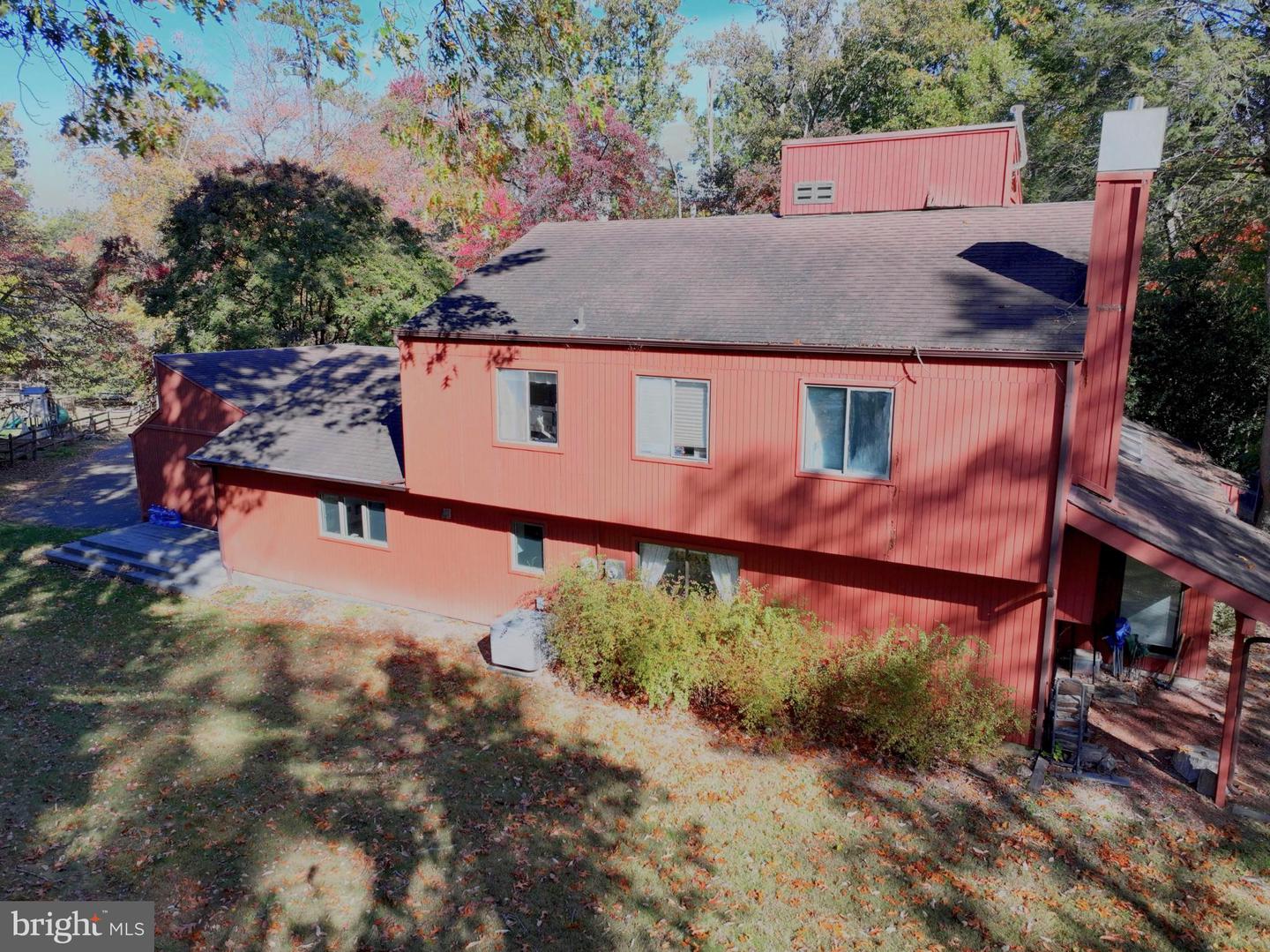 11813 VALE RD, OAKTON, Virginia 22124, 4 Bedrooms Bedrooms, 7 Rooms Rooms,2 BathroomsBathrooms,Residential,For sale,11813 VALE RD,VAFX2286274 MLS # VAFX2286274