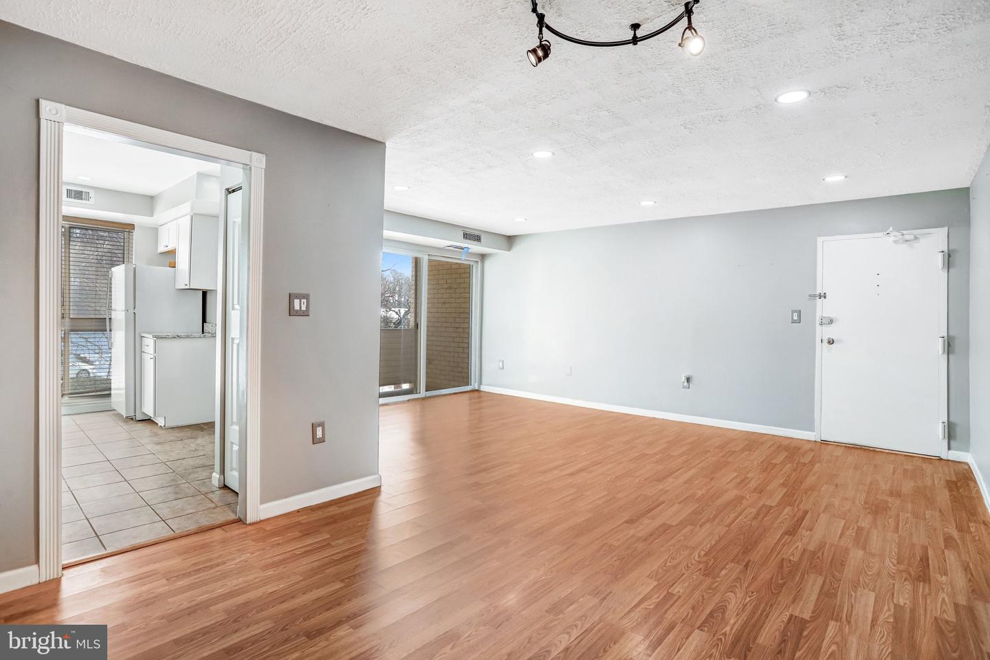 5612 BLOOMFIELD DR #204, ALEXANDRIA, Virginia 22312, 1 Bedroom Bedrooms, ,1 BathroomBathrooms,Residential,For sale,5612 BLOOMFIELD DR #204,VAFX2286310 MLS # VAFX2286310