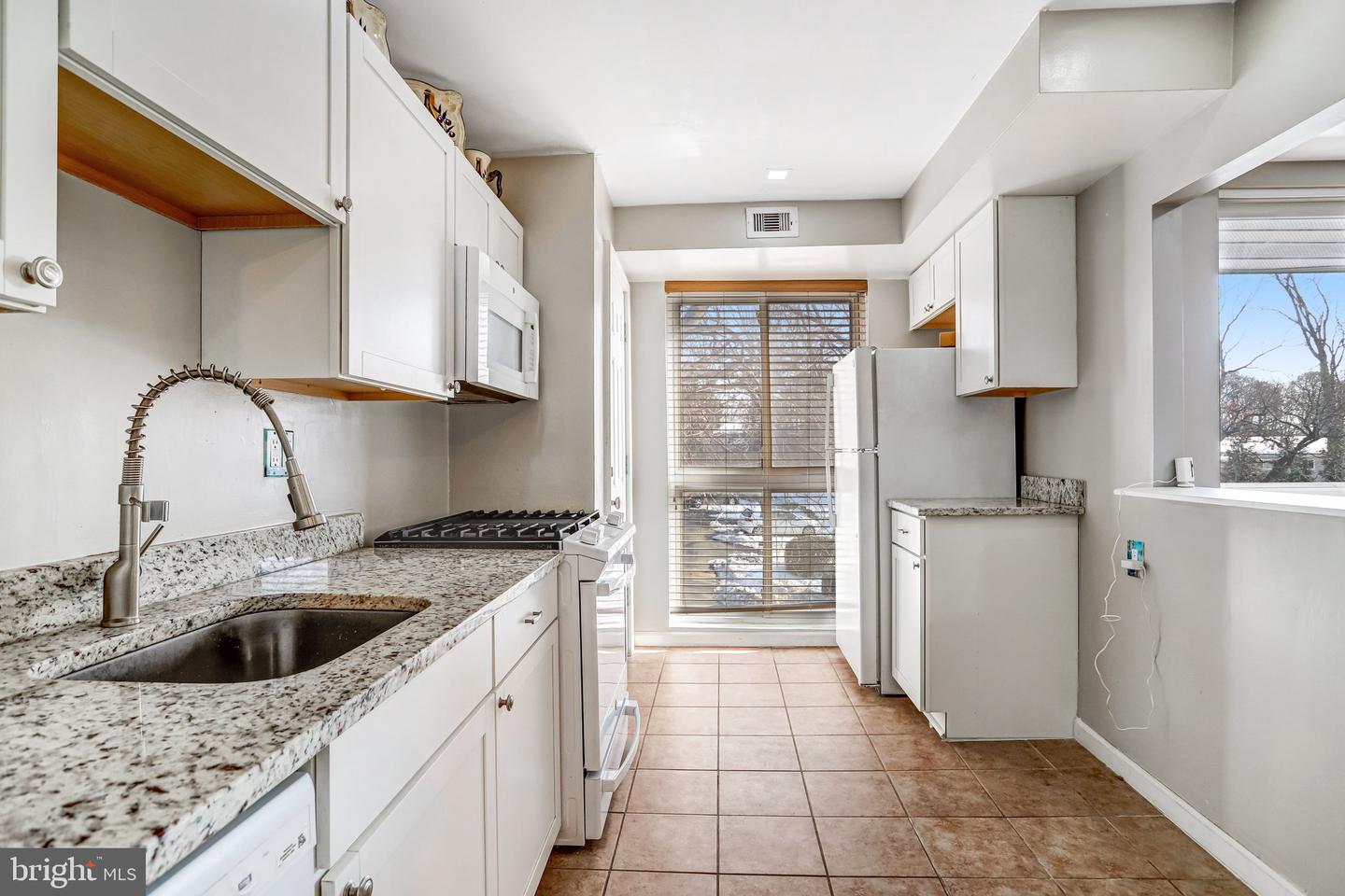 5612 BLOOMFIELD DR #204, ALEXANDRIA, Virginia 22312, 1 Bedroom Bedrooms, ,1 BathroomBathrooms,Residential,For sale,5612 BLOOMFIELD DR #204,VAFX2286310 MLS # VAFX2286310