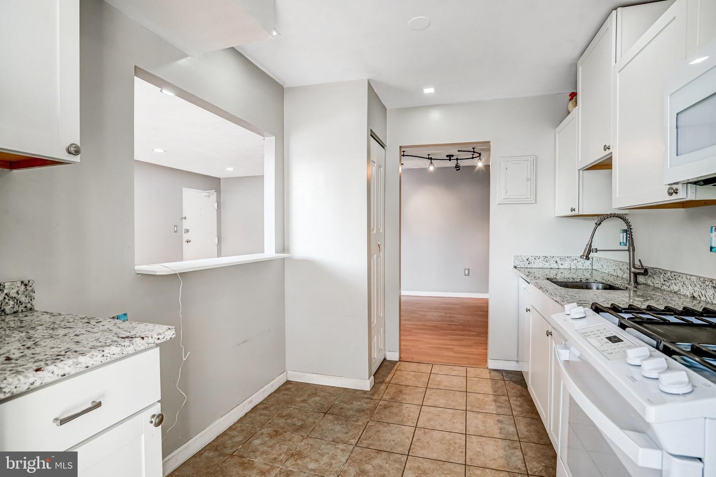 5612 BLOOMFIELD DR #204, ALEXANDRIA, Virginia 22312, 1 Bedroom Bedrooms, ,1 BathroomBathrooms,Residential,For sale,5612 BLOOMFIELD DR #204,VAFX2286310 MLS # VAFX2286310