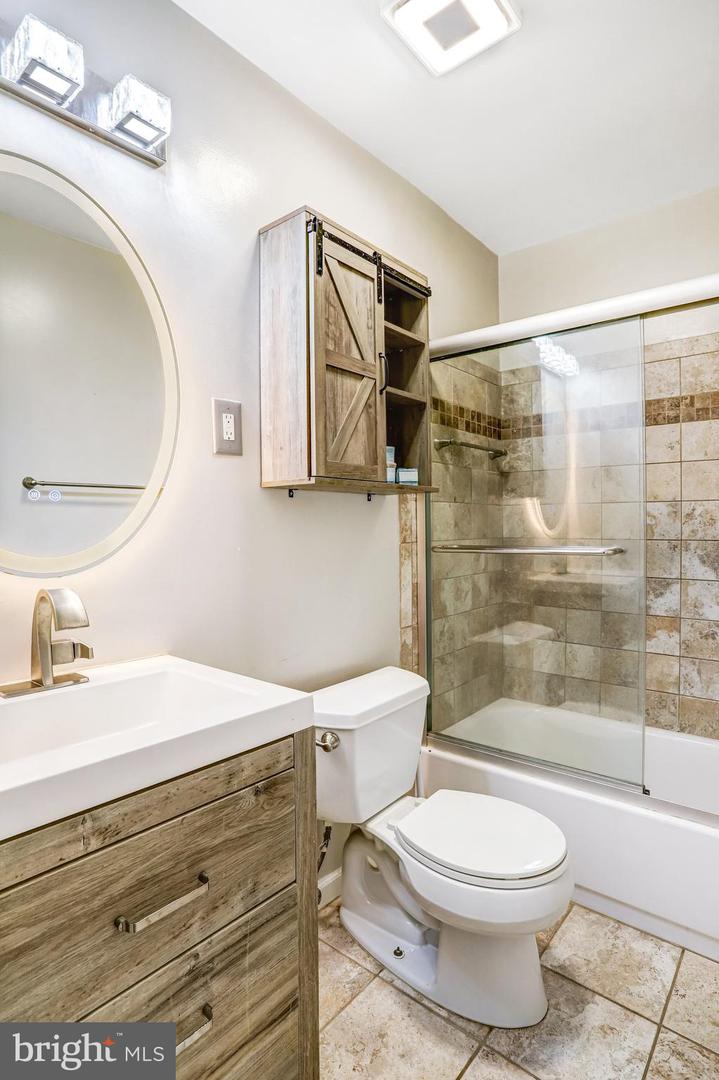 5612 BLOOMFIELD DR #204, ALEXANDRIA, Virginia 22312, 1 Bedroom Bedrooms, ,1 BathroomBathrooms,Residential,For sale,5612 BLOOMFIELD DR #204,VAFX2286310 MLS # VAFX2286310