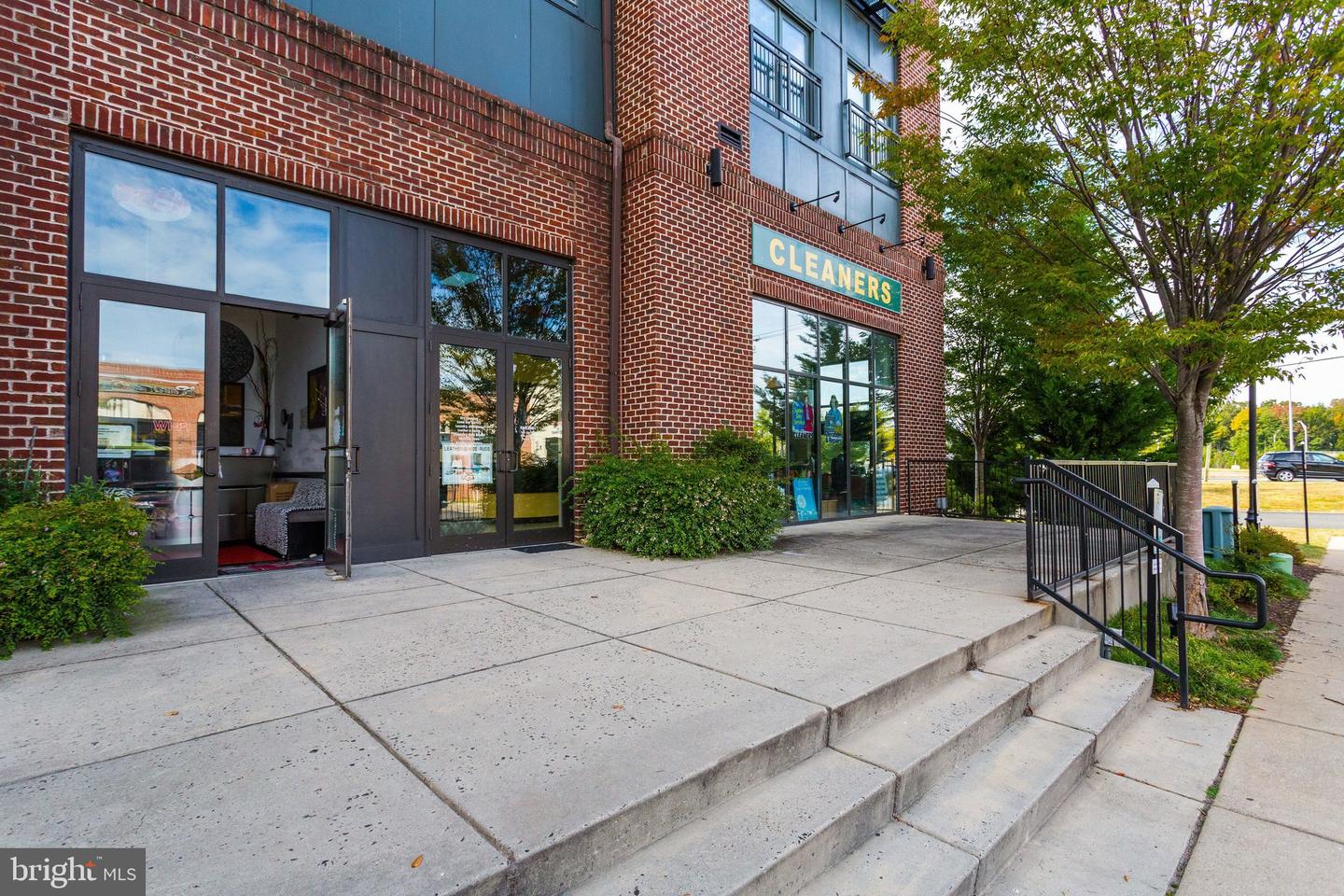 5612 BLOOMFIELD DR #204, ALEXANDRIA, Virginia 22312, 1 Bedroom Bedrooms, ,1 BathroomBathrooms,Residential,For sale,5612 BLOOMFIELD DR #204,VAFX2286310 MLS # VAFX2286310