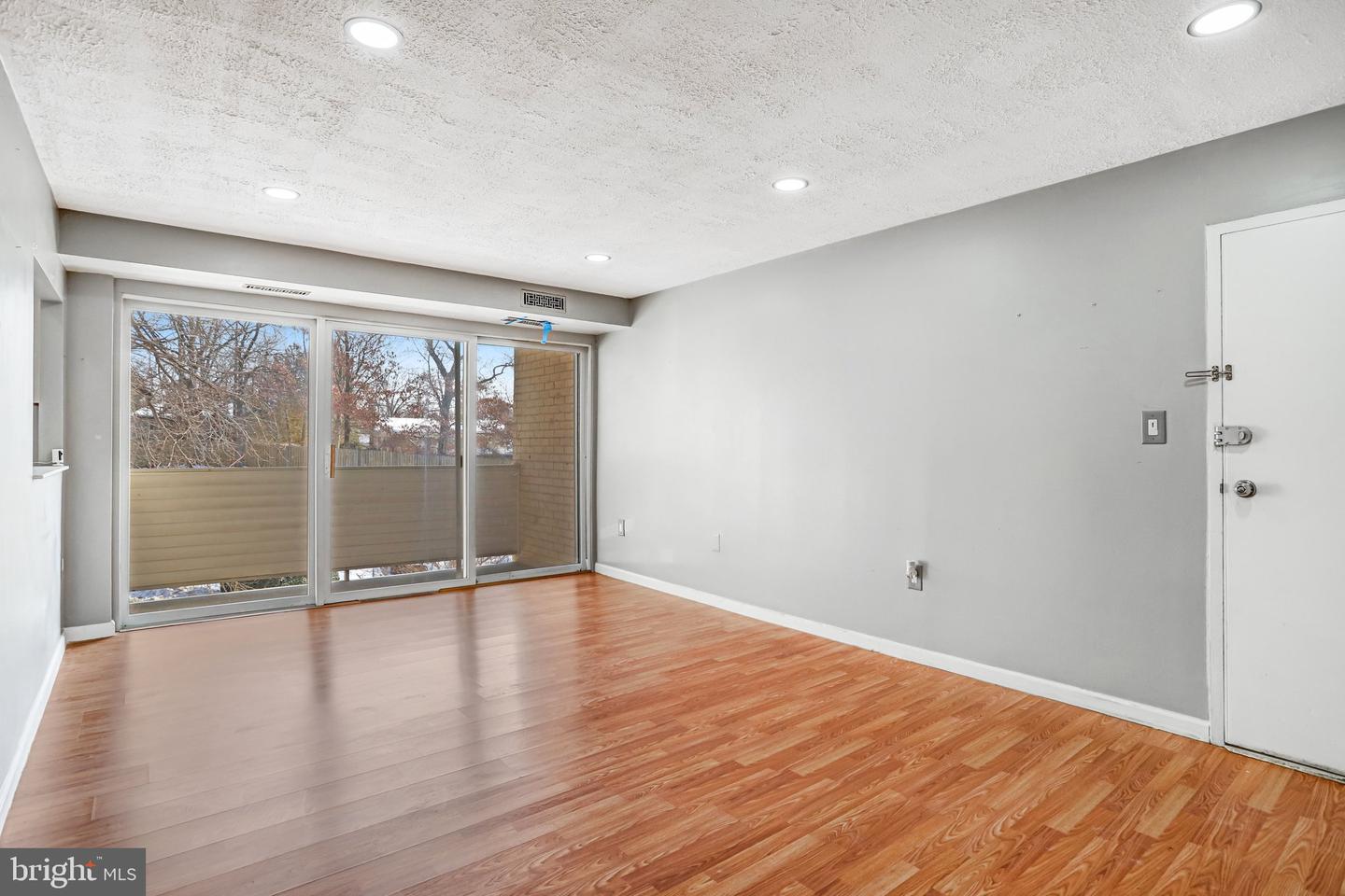 5612 BLOOMFIELD DR #204, ALEXANDRIA, Virginia 22312, 1 Bedroom Bedrooms, ,1 BathroomBathrooms,Residential,For sale,5612 BLOOMFIELD DR #204,VAFX2286310 MLS # VAFX2286310