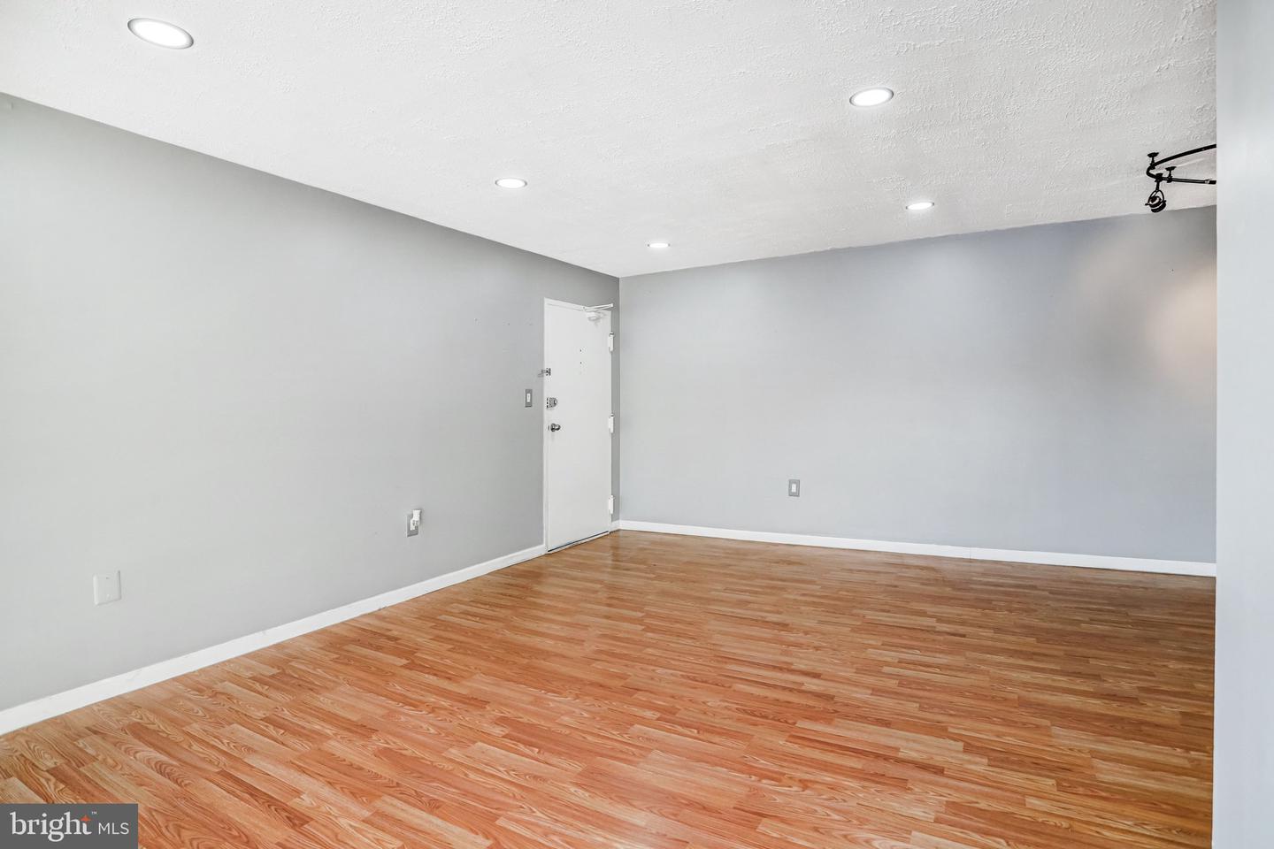 5612 BLOOMFIELD DR #204, ALEXANDRIA, Virginia 22312, 1 Bedroom Bedrooms, ,1 BathroomBathrooms,Residential,For sale,5612 BLOOMFIELD DR #204,VAFX2286310 MLS # VAFX2286310