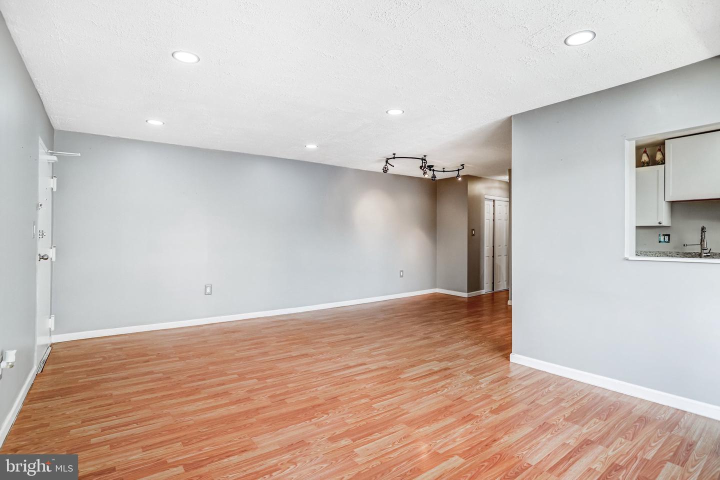 5612 BLOOMFIELD DR #204, ALEXANDRIA, Virginia 22312, 1 Bedroom Bedrooms, ,1 BathroomBathrooms,Residential,For sale,5612 BLOOMFIELD DR #204,VAFX2286310 MLS # VAFX2286310