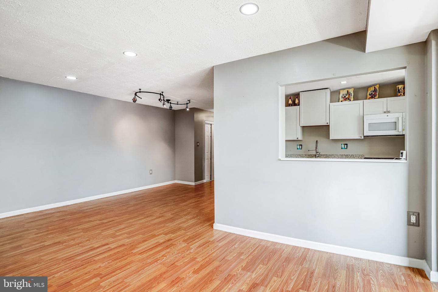 5612 BLOOMFIELD DR #204, ALEXANDRIA, Virginia 22312, 1 Bedroom Bedrooms, ,1 BathroomBathrooms,Residential,For sale,5612 BLOOMFIELD DR #204,VAFX2286310 MLS # VAFX2286310