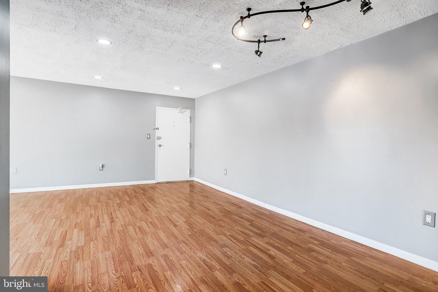 5612 BLOOMFIELD DR #204, ALEXANDRIA, Virginia 22312, 1 Bedroom Bedrooms, ,1 BathroomBathrooms,Residential,For sale,5612 BLOOMFIELD DR #204,VAFX2286310 MLS # VAFX2286310