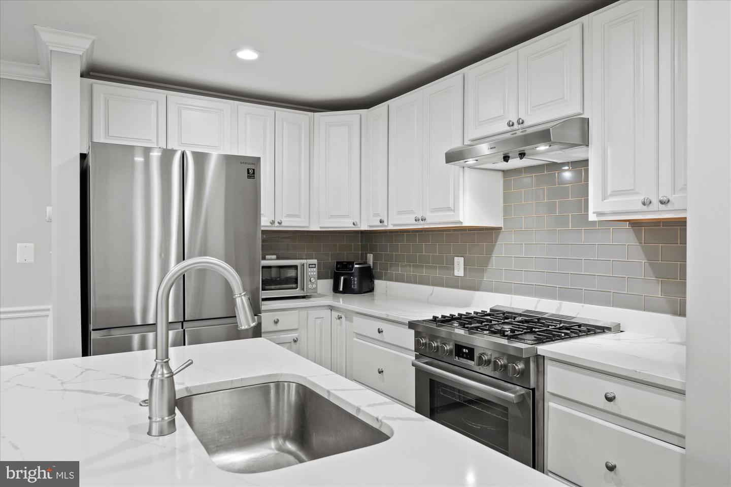 4908-A JOHN TICER DR #A, ALEXANDRIA, Virginia 22304, 2 Bedrooms Bedrooms, ,2 BathroomsBathrooms,Residential,For sale,4908-A JOHN TICER DR #A,VAAX2053290 MLS # VAAX2053290