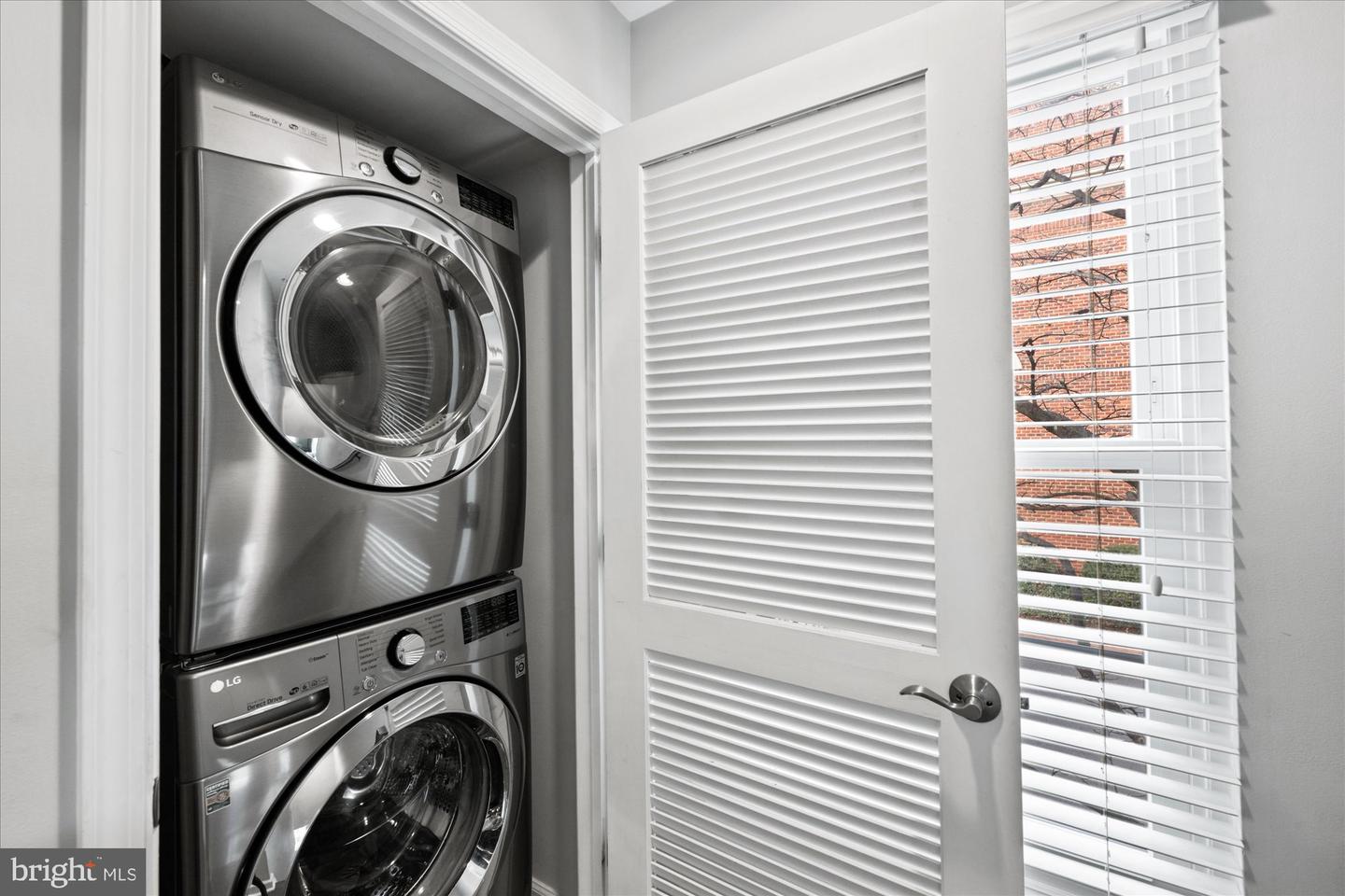 4908-A JOHN TICER DR #A, ALEXANDRIA, Virginia 22304, 2 Bedrooms Bedrooms, ,2 BathroomsBathrooms,Residential,For sale,4908-A JOHN TICER DR #A,VAAX2053290 MLS # VAAX2053290