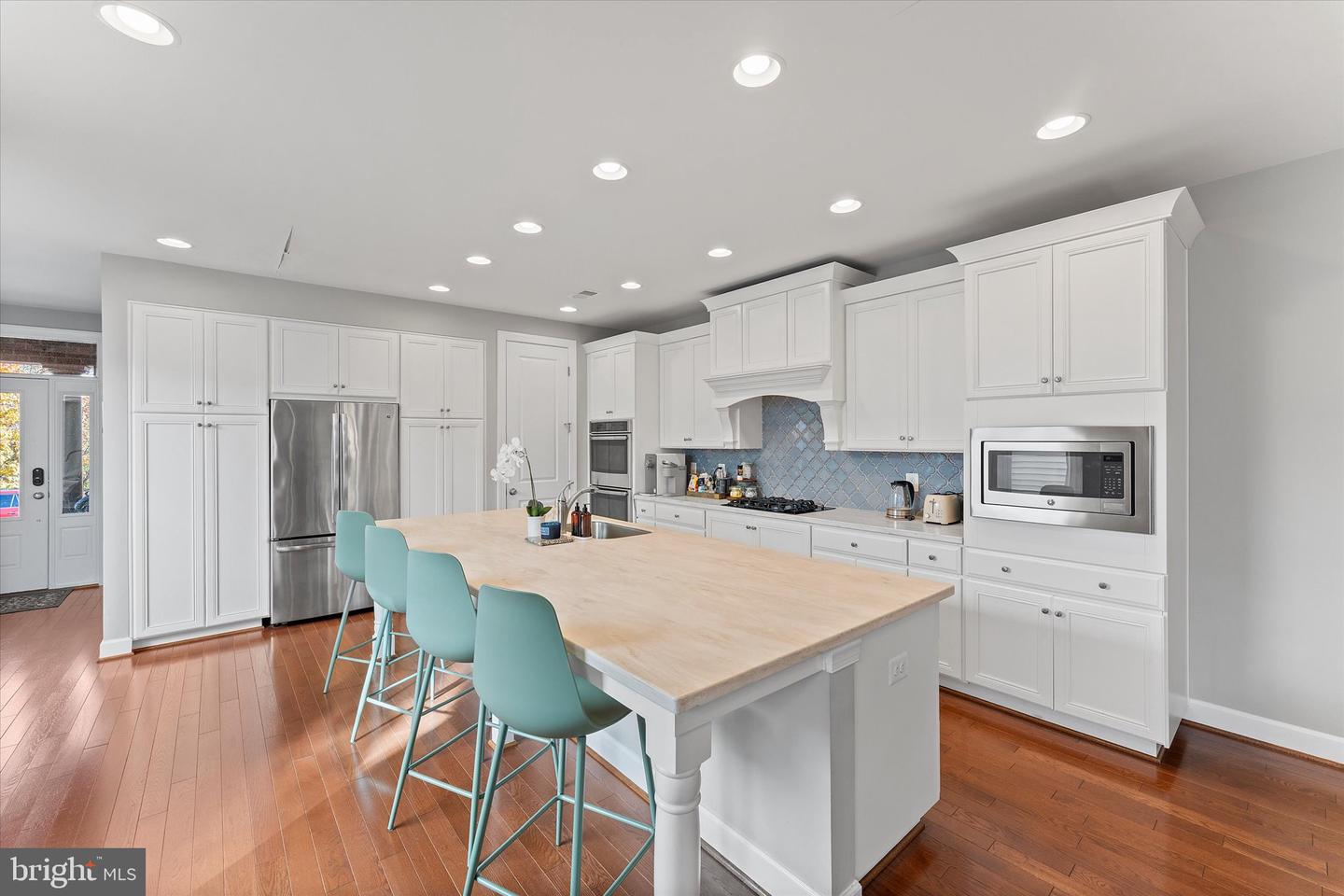 20433 SAVIN HILL DR, ASHBURN, Virginia 20147, 5 Bedrooms Bedrooms, ,4 BathroomsBathrooms,Residential,For sale,20433 SAVIN HILL DR,VALO2114260 MLS # VALO2114260