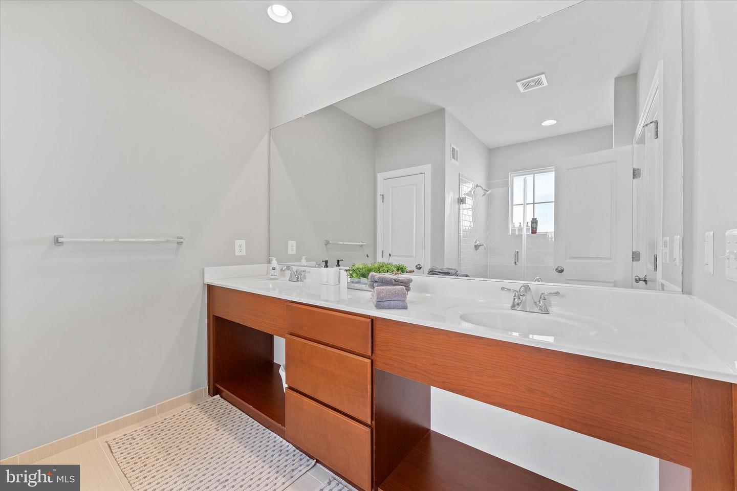 20433 SAVIN HILL DR, ASHBURN, Virginia 20147, 5 Bedrooms Bedrooms, ,4 BathroomsBathrooms,Residential,For sale,20433 SAVIN HILL DR,VALO2114260 MLS # VALO2114260