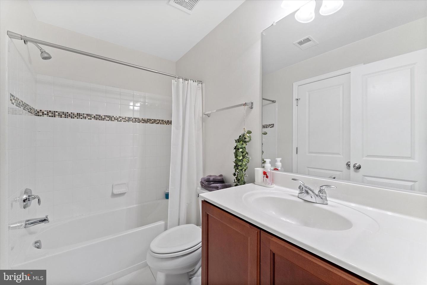 20433 SAVIN HILL DR, ASHBURN, Virginia 20147, 5 Bedrooms Bedrooms, ,4 BathroomsBathrooms,Residential,For sale,20433 SAVIN HILL DR,VALO2114260 MLS # VALO2114260