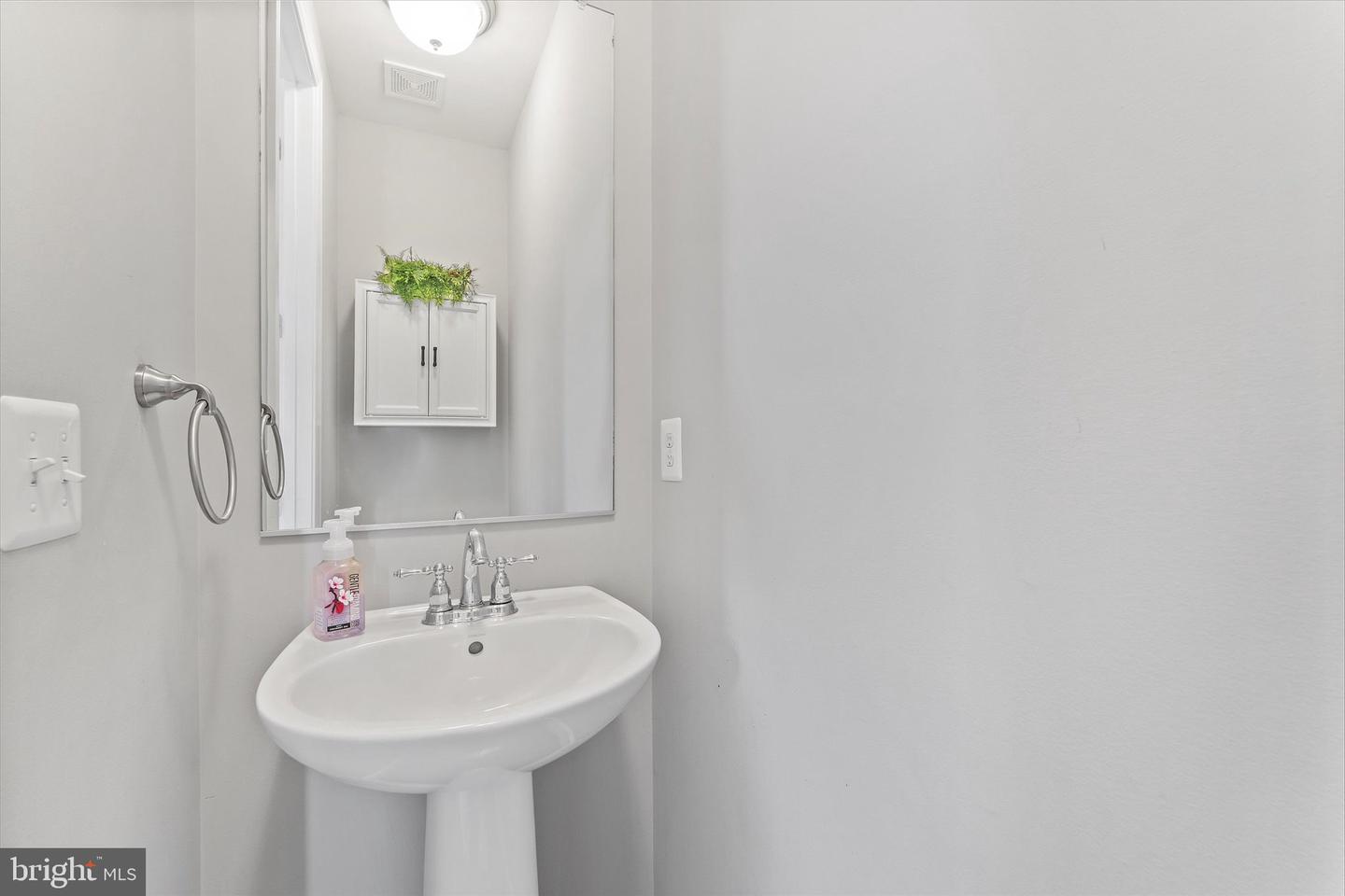 20433 SAVIN HILL DR, ASHBURN, Virginia 20147, 5 Bedrooms Bedrooms, ,4 BathroomsBathrooms,Residential,For sale,20433 SAVIN HILL DR,VALO2114260 MLS # VALO2114260