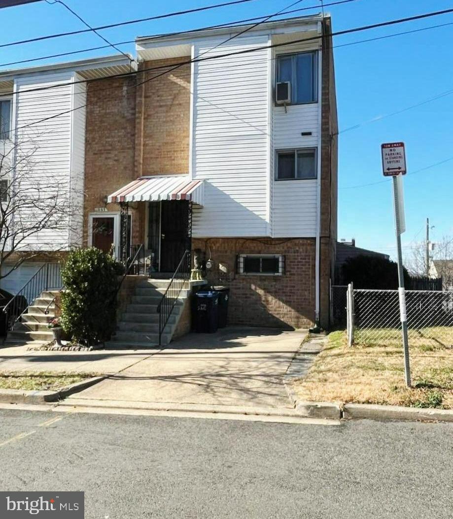 1801 29TH ST SE, WASHINGTON, District Of Columbia 20020, 3 Bedrooms Bedrooms, ,1 BathroomBathrooms,Residential,For sale,1801 29TH ST SE,DCDC2241970 MLS # DCDC2241970