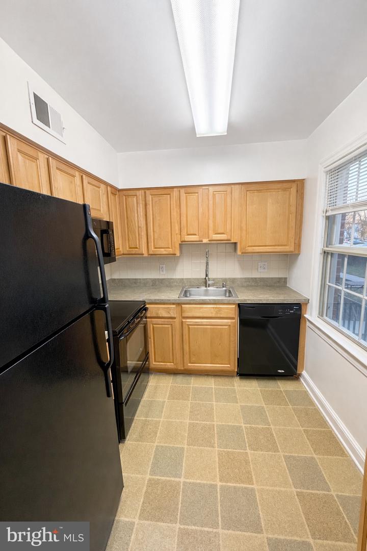 2511 ARLINGTON BLVD #101, ARLINGTON, Virginia 22201, 1 Bedroom Bedrooms, ,1 BathroomBathrooms,Residential,For sale,2511 ARLINGTON BLVD #101,VAAR2067910 MLS # VAAR2067910