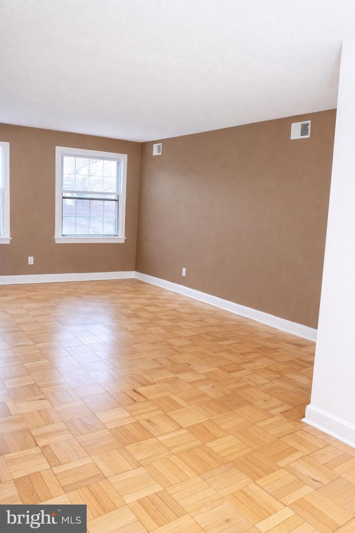 2511 ARLINGTON BLVD #101, ARLINGTON, Virginia 22201, 1 Bedroom Bedrooms, ,1 BathroomBathrooms,Residential,For sale,2511 ARLINGTON BLVD #101,VAAR2067910 MLS # VAAR2067910