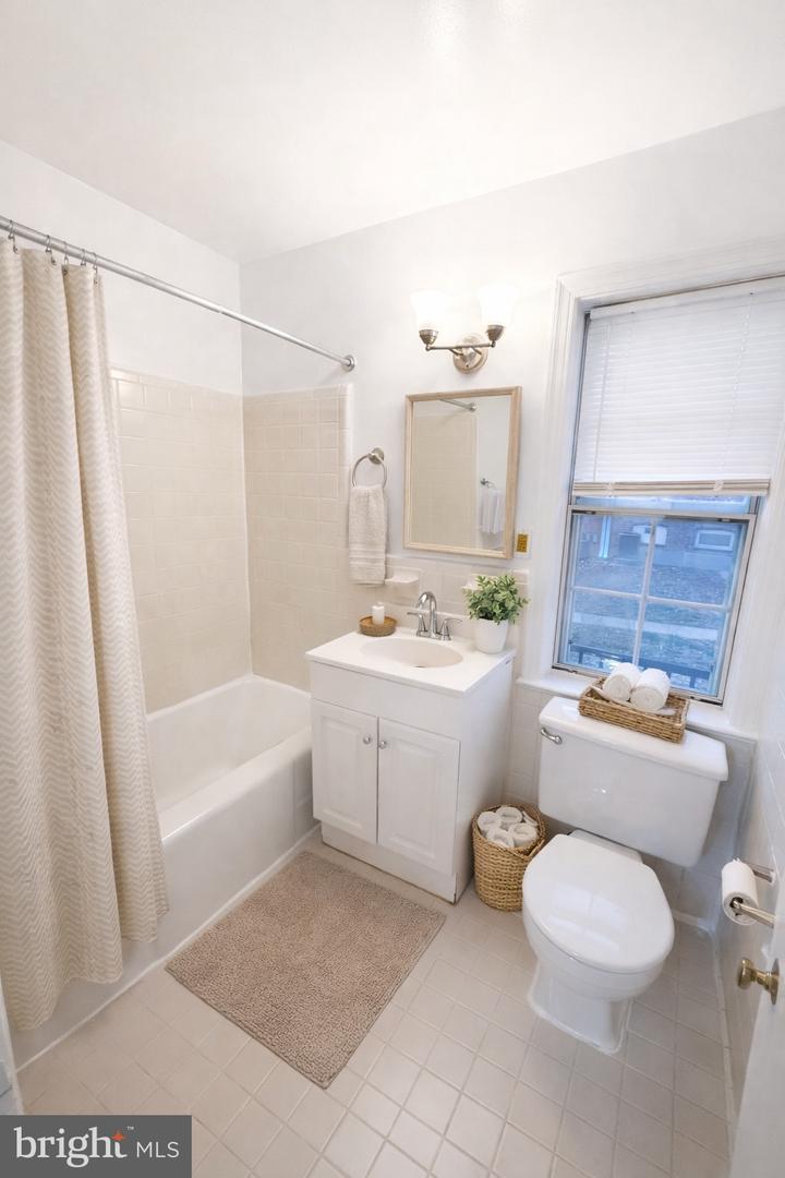 2511 ARLINGTON BLVD #101, ARLINGTON, Virginia 22201, 1 Bedroom Bedrooms, ,1 BathroomBathrooms,Residential,For sale,2511 ARLINGTON BLVD #101,VAAR2067910 MLS # VAAR2067910