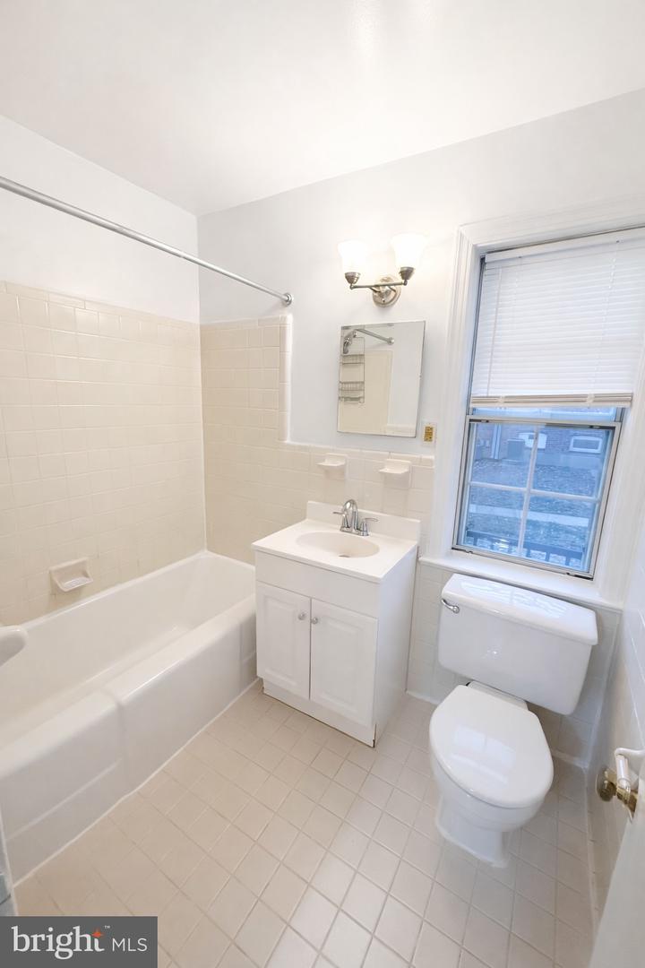 2511 ARLINGTON BLVD #101, ARLINGTON, Virginia 22201, 1 Bedroom Bedrooms, ,1 BathroomBathrooms,Residential,For sale,2511 ARLINGTON BLVD #101,VAAR2067910 MLS # VAAR2067910