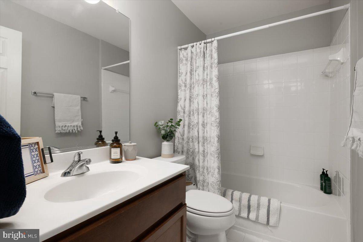 17670 CLEVELAND PARK DR, ROUND HILL, Virginia 20141, 4 Bedrooms Bedrooms, ,2 BathroomsBathrooms,Residential,For sale,17670 CLEVELAND PARK DR,VALO2114252 MLS # VALO2114252