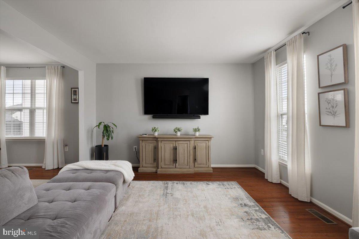 17670 CLEVELAND PARK DR, ROUND HILL, Virginia 20141, 4 Bedrooms Bedrooms, ,2 BathroomsBathrooms,Residential,For sale,17670 CLEVELAND PARK DR,VALO2114252 MLS # VALO2114252