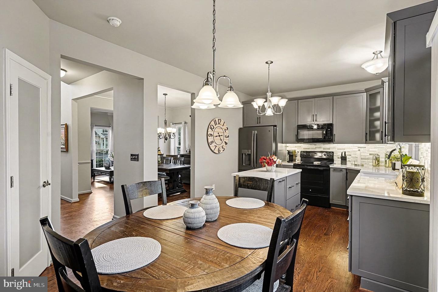 6465 COLONIAL VILLAGE LOOP, MANASSAS, Virginia 20112, 4 Bedrooms Bedrooms, ,3 BathroomsBathrooms,Residential,For sale,6465 COLONIAL VILLAGE LOOP,VAPW2110886 MLS # VAPW2110886