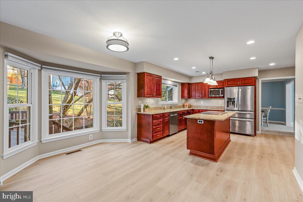 6902 COMPTON HEIGHTS CIR, CLIFTON, Virginia 20124, 4 Bedrooms Bedrooms, ,3 BathroomsBathrooms,Residential,For sale,6902 COMPTON HEIGHTS CIR,VAFX2286756 MLS # VAFX2286756