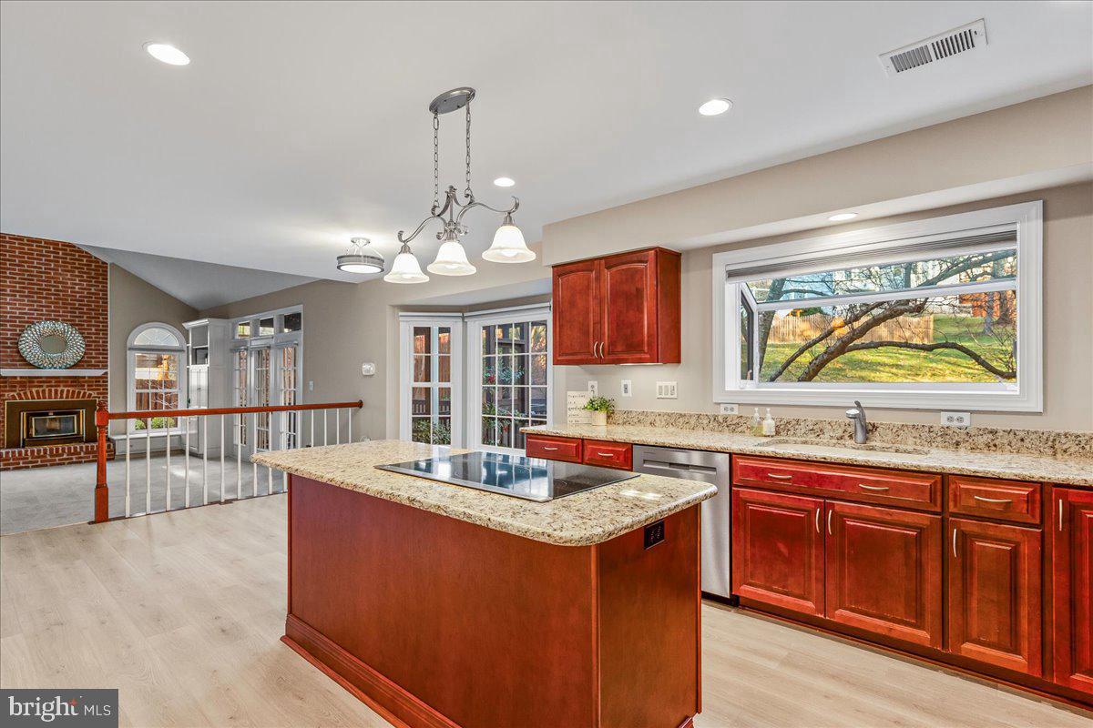 6902 COMPTON HEIGHTS CIR, CLIFTON, Virginia 20124, 4 Bedrooms Bedrooms, ,3 BathroomsBathrooms,Residential,For sale,6902 COMPTON HEIGHTS CIR,VAFX2286756 MLS # VAFX2286756