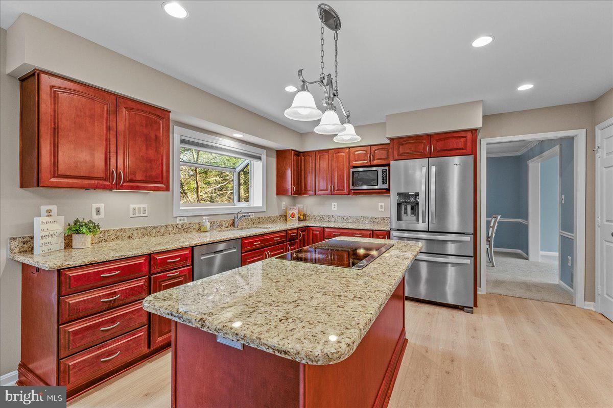 6902 COMPTON HEIGHTS CIR, CLIFTON, Virginia 20124, 4 Bedrooms Bedrooms, ,3 BathroomsBathrooms,Residential,For sale,6902 COMPTON HEIGHTS CIR,VAFX2286756 MLS # VAFX2286756