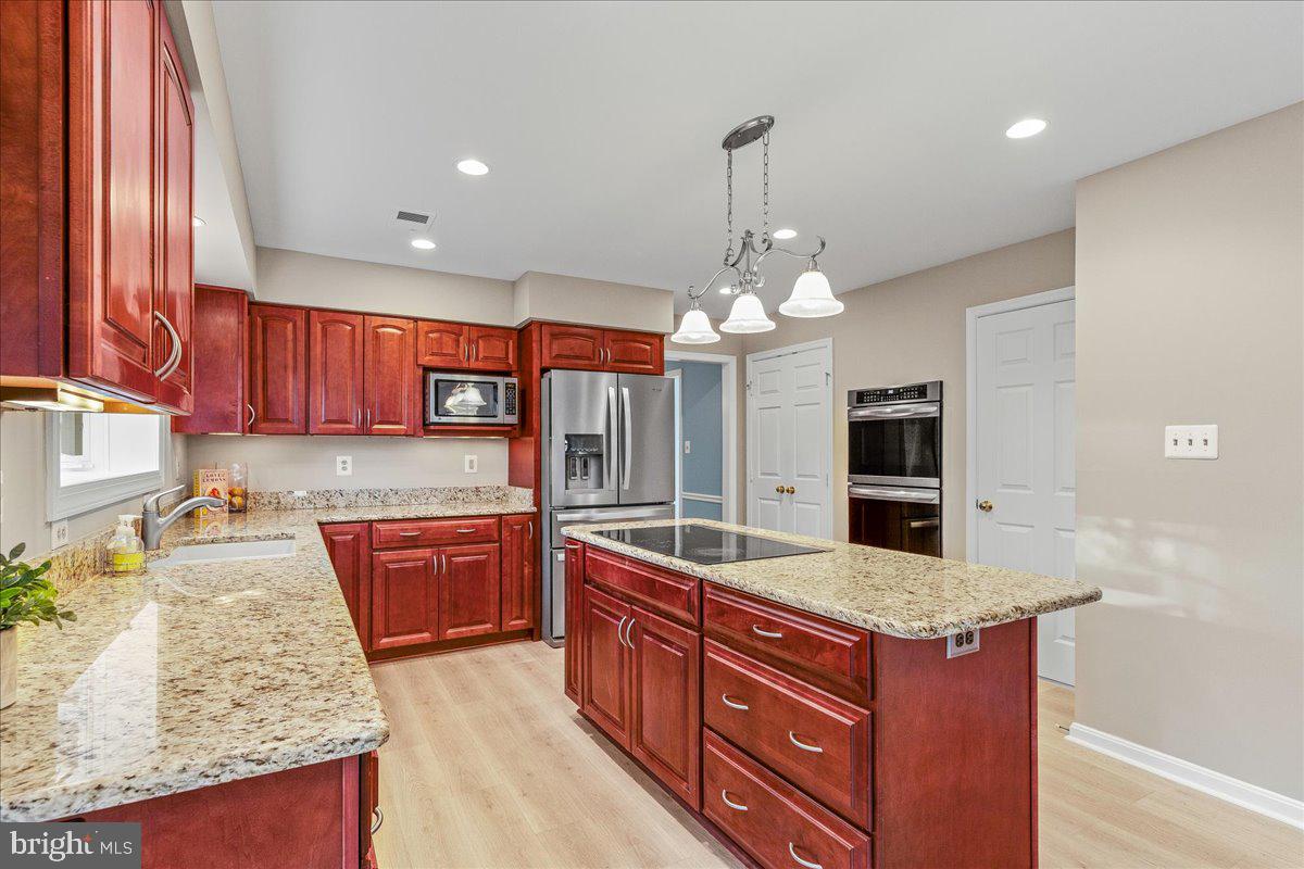 6902 COMPTON HEIGHTS CIR, CLIFTON, Virginia 20124, 4 Bedrooms Bedrooms, ,3 BathroomsBathrooms,Residential,For sale,6902 COMPTON HEIGHTS CIR,VAFX2286756 MLS # VAFX2286756