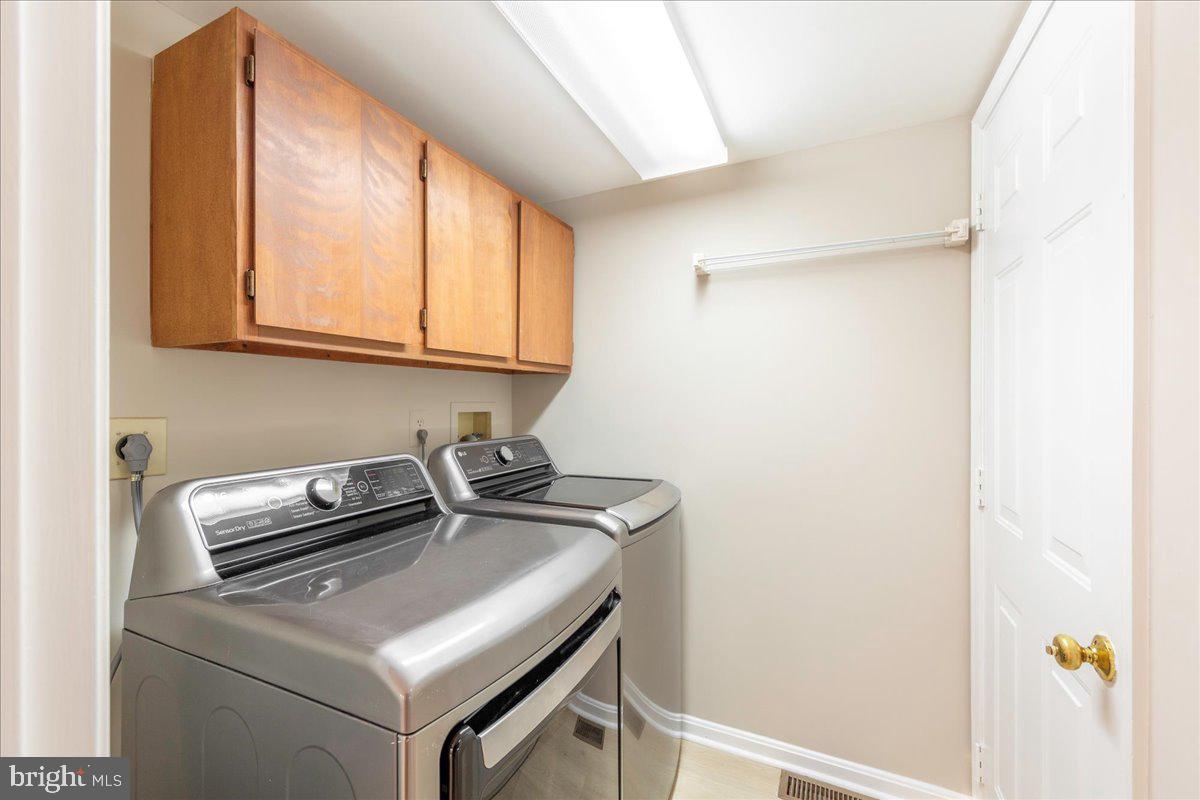 6902 COMPTON HEIGHTS CIR, CLIFTON, Virginia 20124, 4 Bedrooms Bedrooms, ,3 BathroomsBathrooms,Residential,For sale,6902 COMPTON HEIGHTS CIR,VAFX2286756 MLS # VAFX2286756