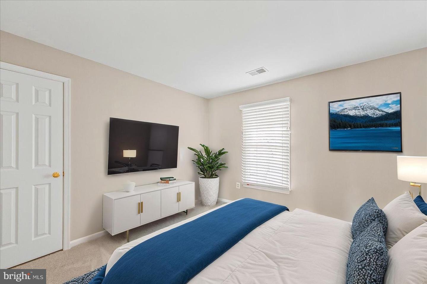 6902 COMPTON HEIGHTS CIR, CLIFTON, Virginia 20124, 4 Bedrooms Bedrooms, ,3 BathroomsBathrooms,Residential,For sale,6902 COMPTON HEIGHTS CIR,VAFX2286756 MLS # VAFX2286756