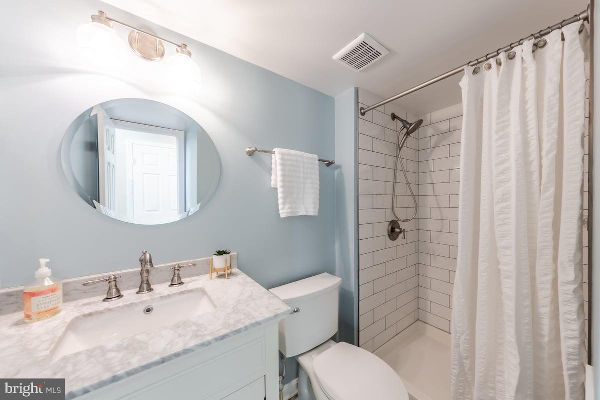 6902 COMPTON HEIGHTS CIR, CLIFTON, Virginia 20124, 4 Bedrooms Bedrooms, ,3 BathroomsBathrooms,Residential,For sale,6902 COMPTON HEIGHTS CIR,VAFX2286756 MLS # VAFX2286756