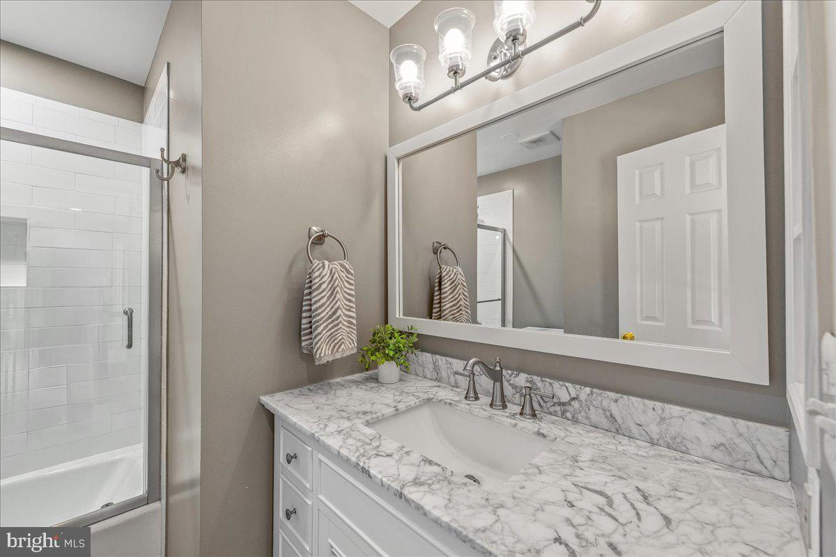 6902 COMPTON HEIGHTS CIR, CLIFTON, Virginia 20124, 4 Bedrooms Bedrooms, ,3 BathroomsBathrooms,Residential,For sale,6902 COMPTON HEIGHTS CIR,VAFX2286756 MLS # VAFX2286756