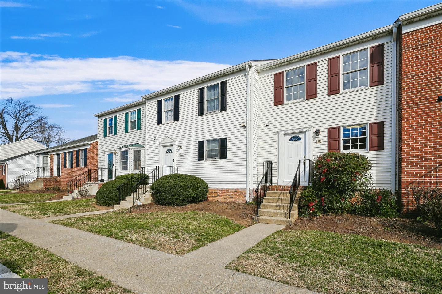 211 FAIRFIELD DR, WARRENTON, Virginia 20186, 2 Bedrooms Bedrooms, ,2 BathroomsBathrooms,Residential,For sale,211 FAIRFIELD DR,VAFQ2020204 MLS # VAFQ2020204