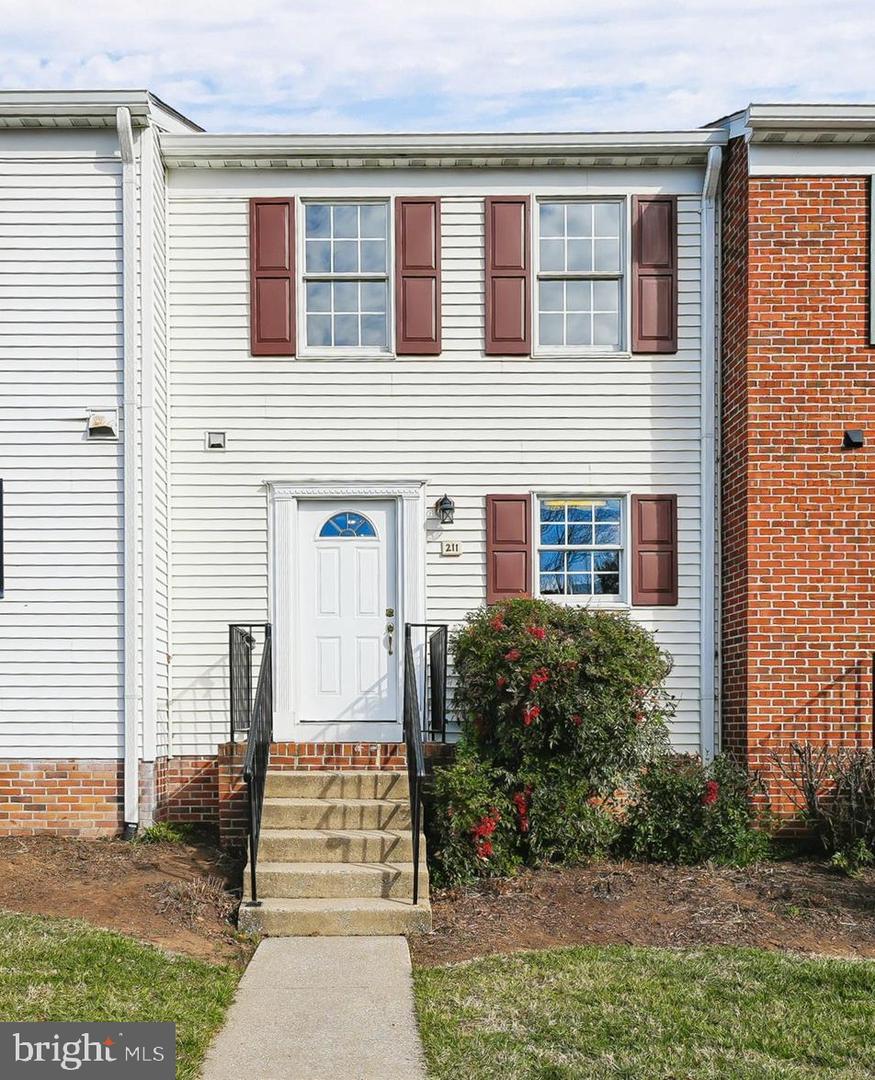 211 FAIRFIELD DR, WARRENTON, Virginia 20186, 2 Bedrooms Bedrooms, ,2 BathroomsBathrooms,Residential,For sale,211 FAIRFIELD DR,VAFQ2020204 MLS # VAFQ2020204