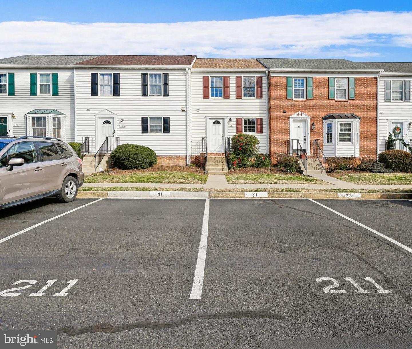 211 FAIRFIELD DR, WARRENTON, Virginia 20186, 2 Bedrooms Bedrooms, ,2 BathroomsBathrooms,Residential,For sale,211 FAIRFIELD DR,VAFQ2020204 MLS # VAFQ2020204