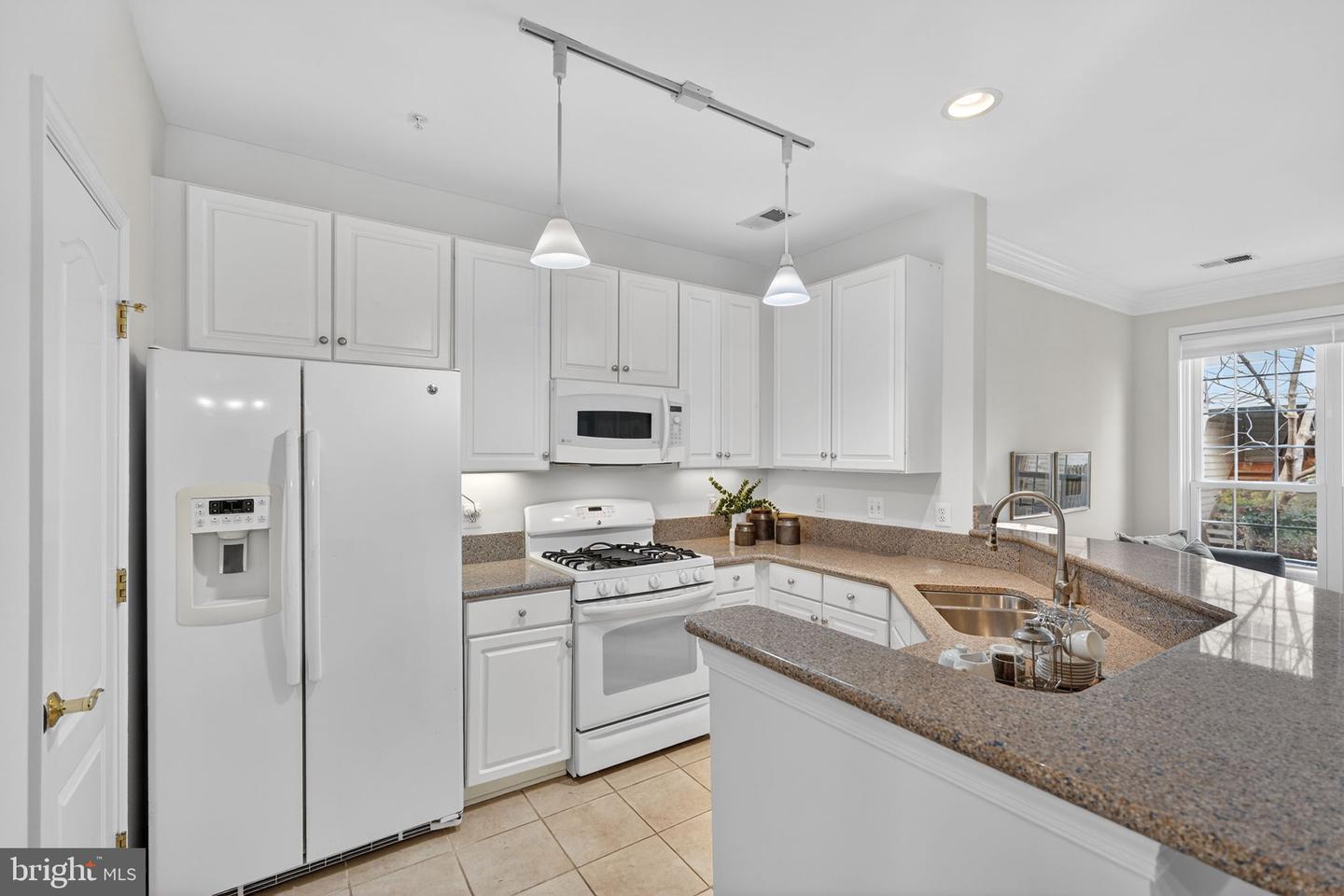 1716 KINGSGATE CT, ALEXANDRIA, Virginia 22302, 2 Bedrooms Bedrooms, ,2 BathroomsBathrooms,Residential,For sale,1716 KINGSGATE CT,VAAX2053410 MLS # VAAX2053410