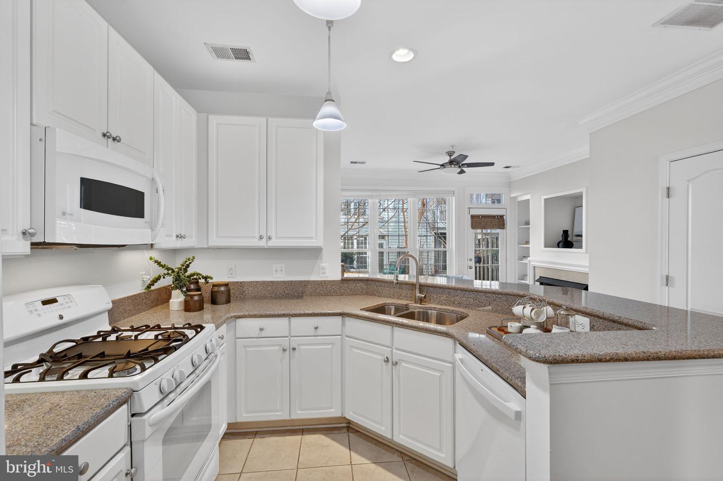 1716 KINGSGATE CT, ALEXANDRIA, Virginia 22302, 2 Bedrooms Bedrooms, ,2 BathroomsBathrooms,Residential,For sale,1716 KINGSGATE CT,VAAX2053410 MLS # VAAX2053410