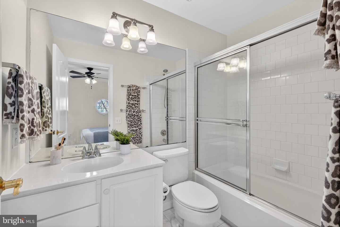 1716 KINGSGATE CT, ALEXANDRIA, Virginia 22302, 2 Bedrooms Bedrooms, ,2 BathroomsBathrooms,Residential,For sale,1716 KINGSGATE CT,VAAX2053410 MLS # VAAX2053410