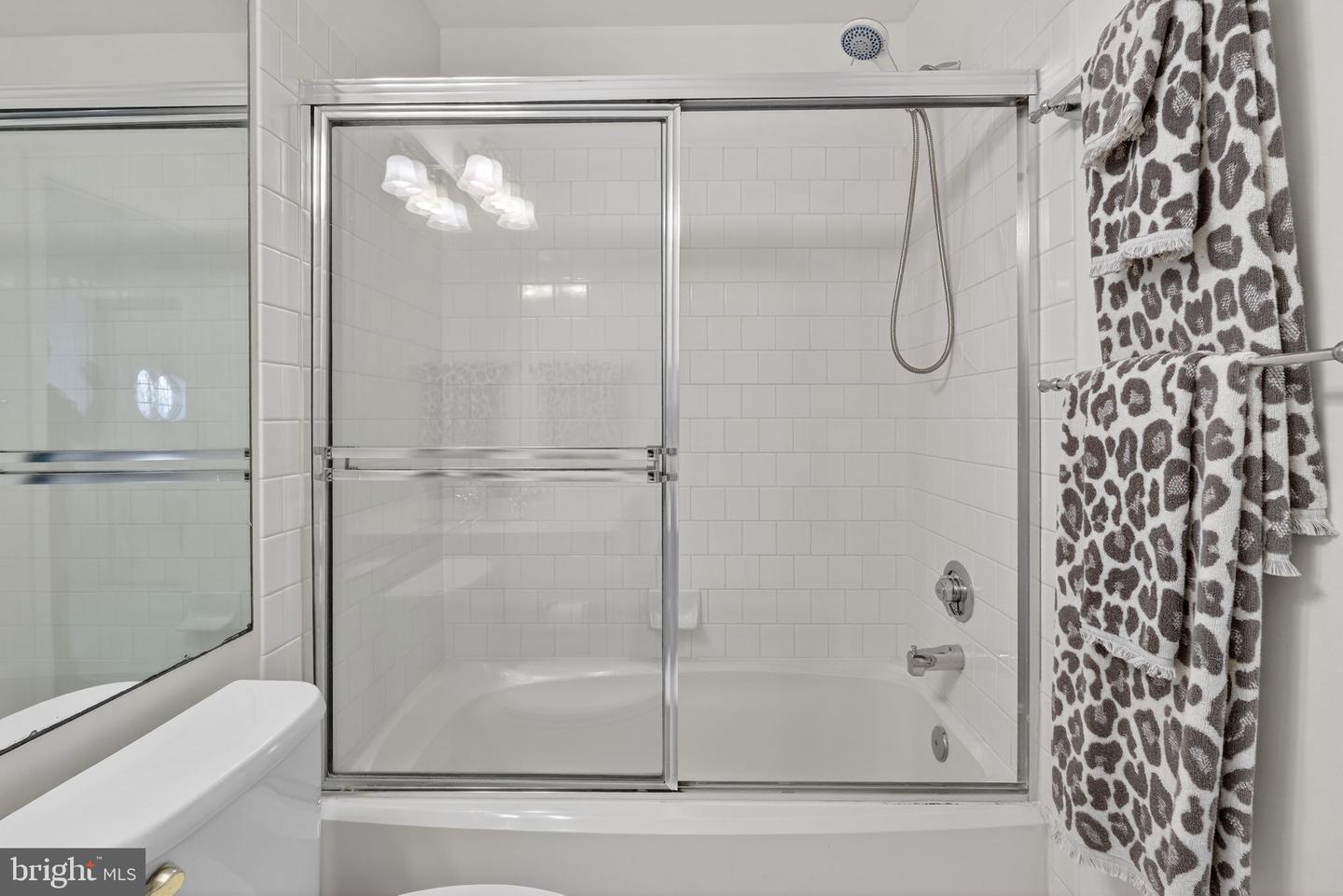 1716 KINGSGATE CT, ALEXANDRIA, Virginia 22302, 2 Bedrooms Bedrooms, ,2 BathroomsBathrooms,Residential,For sale,1716 KINGSGATE CT,VAAX2053410 MLS # VAAX2053410