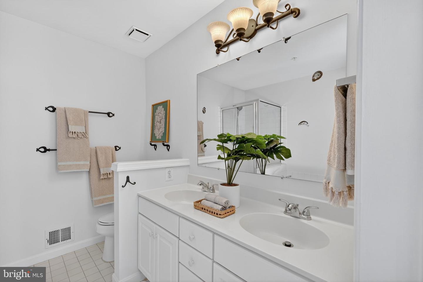 1716 KINGSGATE CT, ALEXANDRIA, Virginia 22302, 2 Bedrooms Bedrooms, ,2 BathroomsBathrooms,Residential,For sale,1716 KINGSGATE CT,VAAX2053410 MLS # VAAX2053410