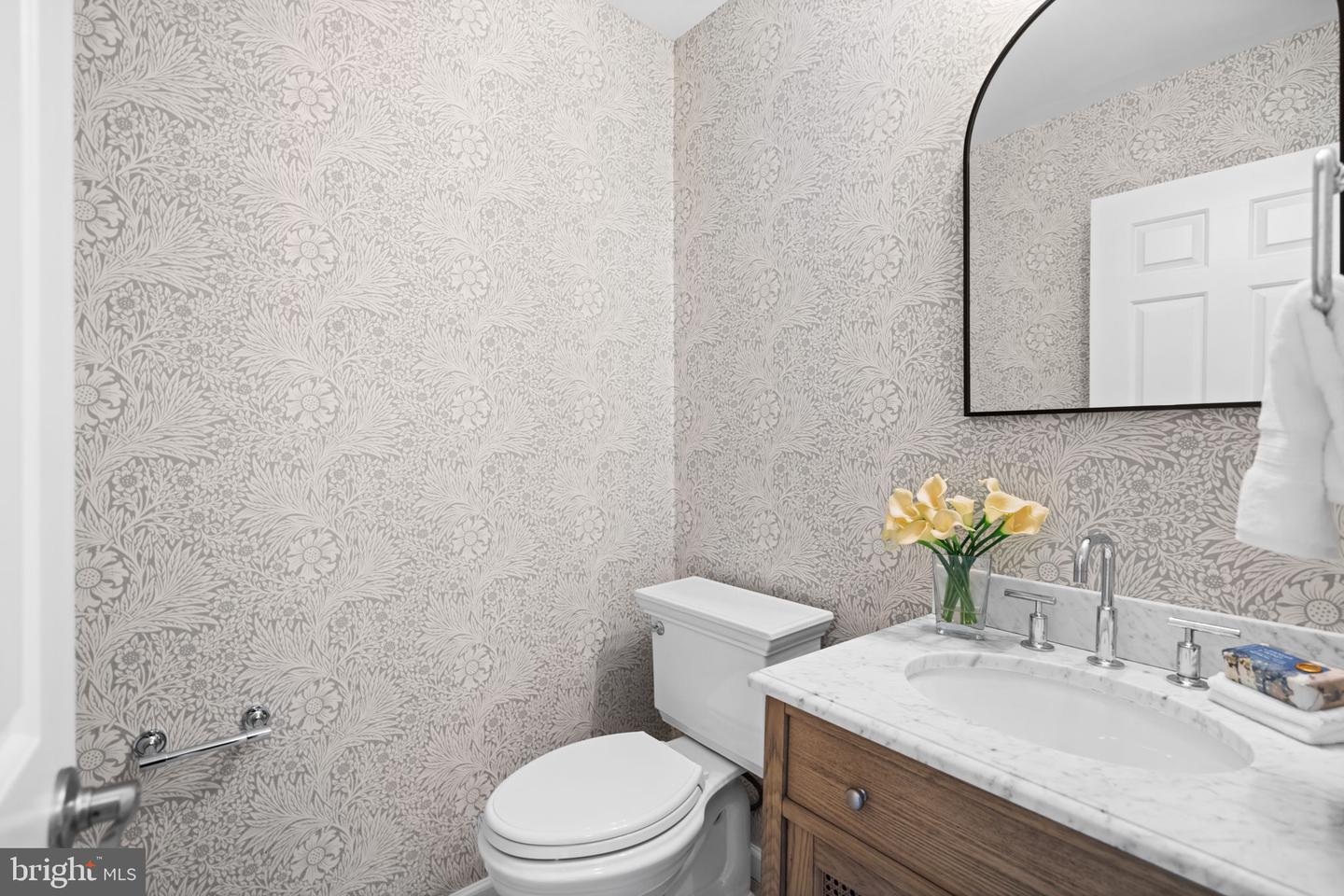 2729 UNICORN LN NW, WASHINGTON, District Of Columbia 20015, 3 Bedrooms Bedrooms, ,3 BathroomsBathrooms,Residential,For sale,2729 UNICORN LN NW,DCDC2242514 MLS # DCDC2242514