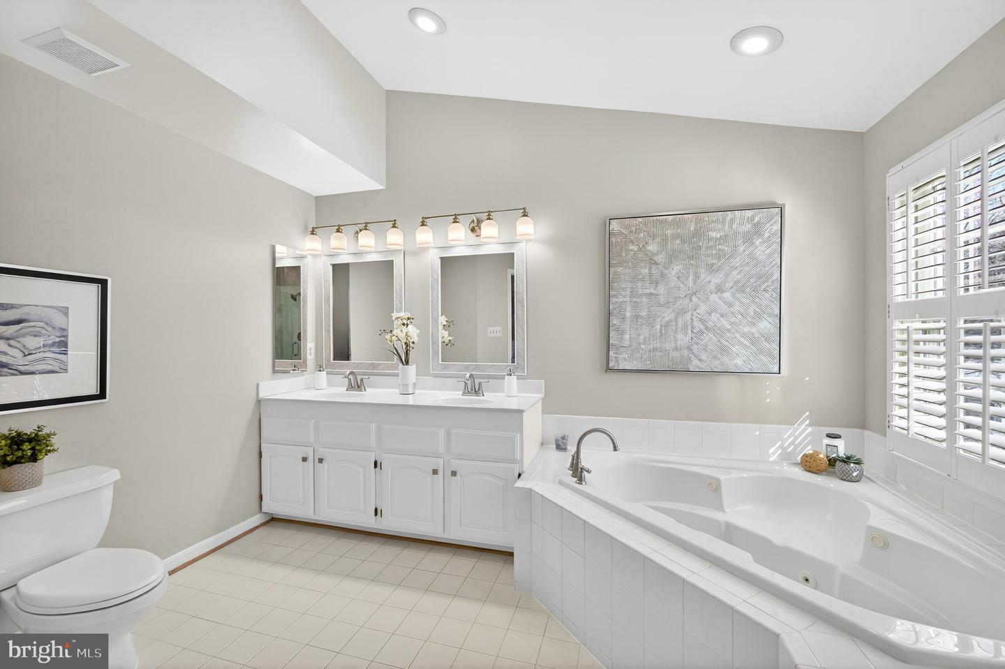 2143 WOLFTRAP CT, VIENNA, Virginia 22182, 3 Bedrooms Bedrooms, ,3 BathroomsBathrooms,Residential,For sale,2143 WOLFTRAP CT,VAFX2286932 MLS # VAFX2286932