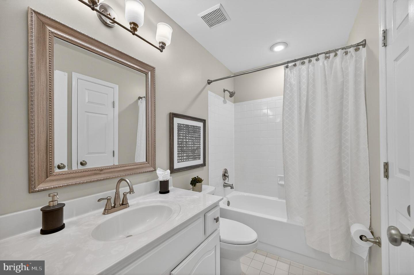 2143 WOLFTRAP CT, VIENNA, Virginia 22182, 3 Bedrooms Bedrooms, ,3 BathroomsBathrooms,Residential,For sale,2143 WOLFTRAP CT,VAFX2286932 MLS # VAFX2286932