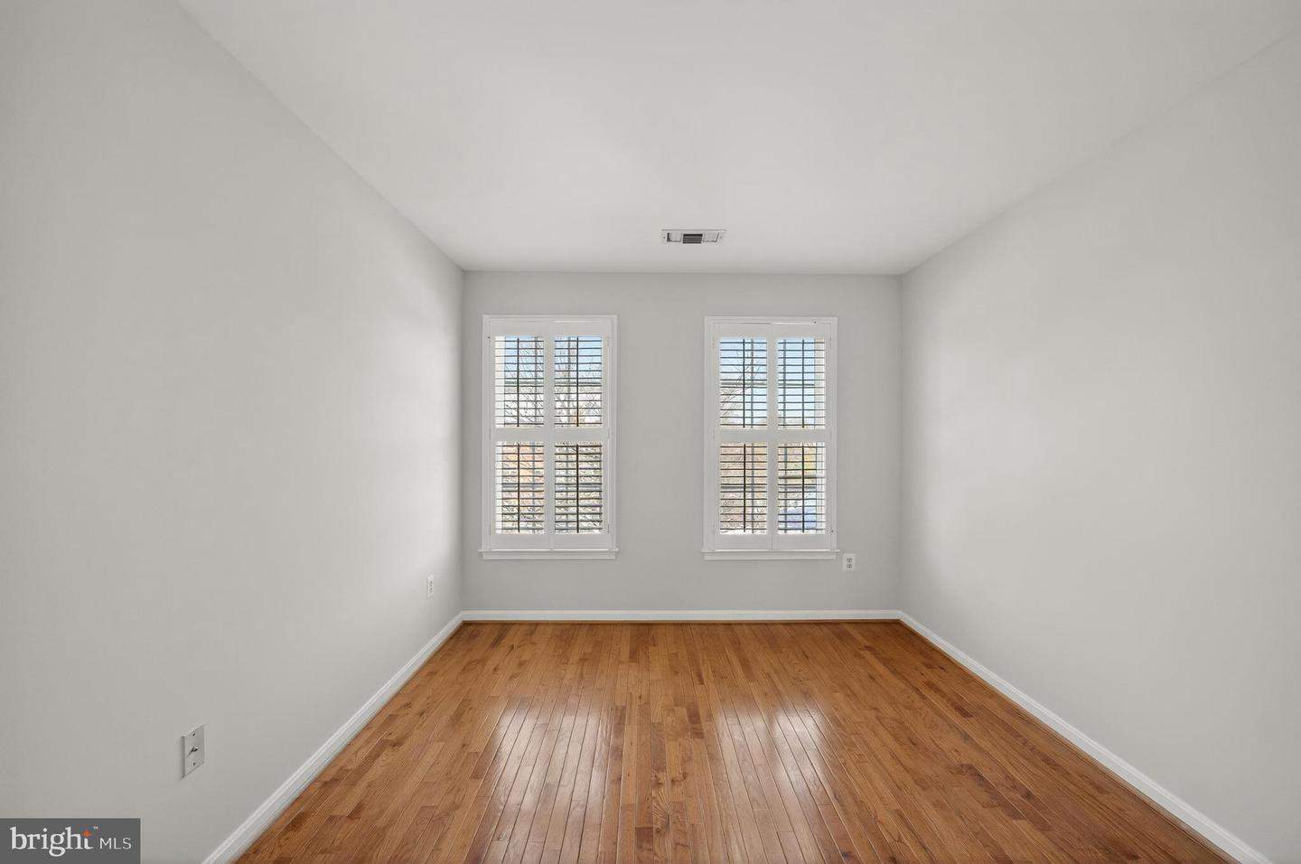 2143 WOLFTRAP CT, VIENNA, Virginia 22182, 3 Bedrooms Bedrooms, ,3 BathroomsBathrooms,Residential,For sale,2143 WOLFTRAP CT,VAFX2286932 MLS # VAFX2286932