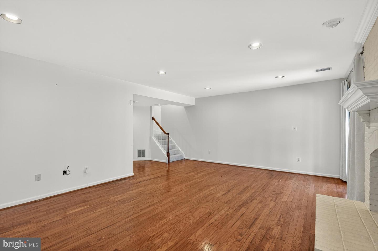 2143 WOLFTRAP CT, VIENNA, Virginia 22182, 3 Bedrooms Bedrooms, ,3 BathroomsBathrooms,Residential,For sale,2143 WOLFTRAP CT,VAFX2286932 MLS # VAFX2286932