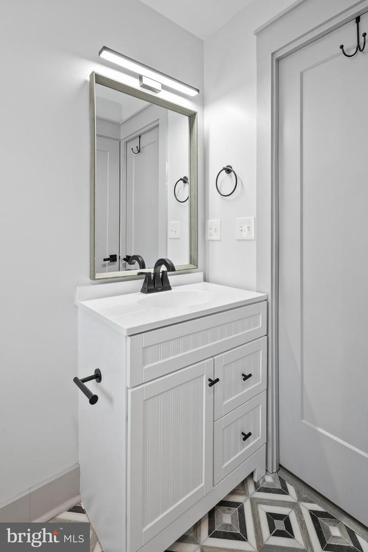 2813 JAMES DR, ALEXANDRIA, Virginia 22303, 5 Bedrooms Bedrooms, ,3 BathroomsBathrooms,Residential,For sale,2813 JAMES DR,VAFX2286670 MLS # VAFX2286670 2813 JAMES DR, ALEXANDRIA, Virginia 22303, 5 Bedrooms Bedrooms, ,3 BathroomsBathrooms,Residential,For sale,2813 JAMES DR,VAFX2286670 MLS # VAFX2286670