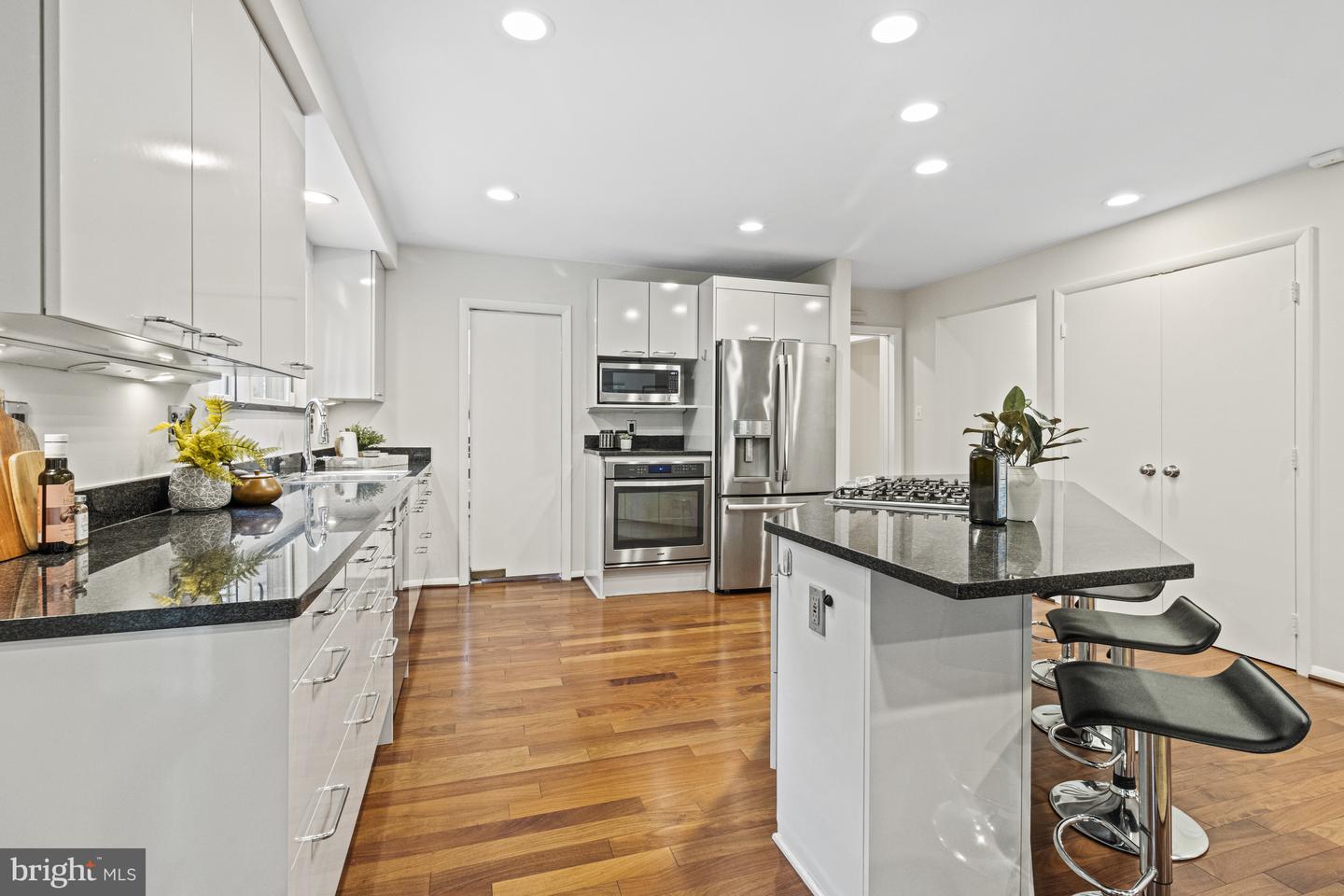 7107 ROXANN RD, ALEXANDRIA, Virginia 22315, 4 Bedrooms Bedrooms, ,4 BathroomsBathrooms,Residential,For sale,7107 ROXANN RD,VAFX2286678 MLS # VAFX2286678