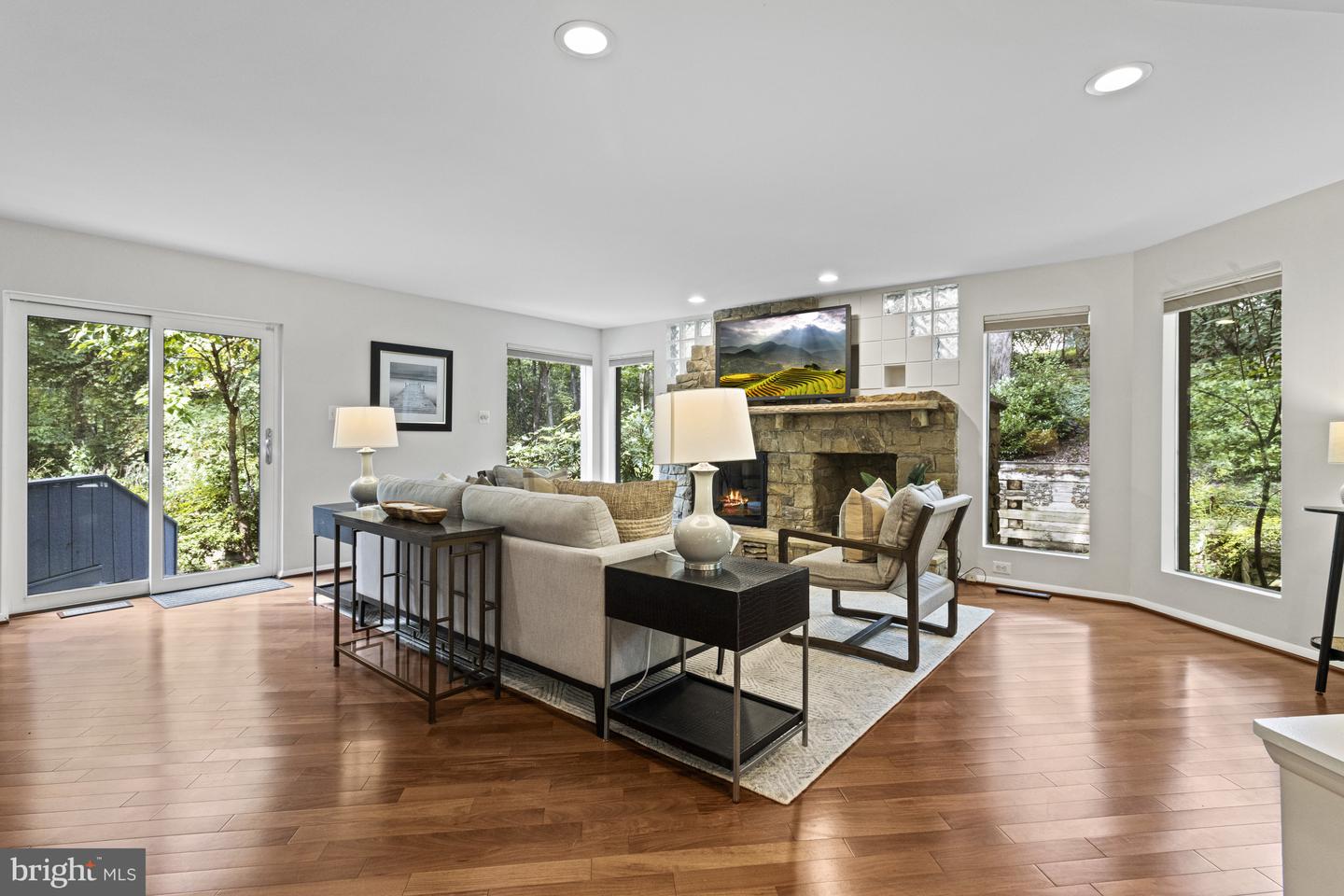 7107 ROXANN RD, ALEXANDRIA, Virginia 22315, 4 Bedrooms Bedrooms, ,4 BathroomsBathrooms,Residential,For sale,7107 ROXANN RD,VAFX2286678 MLS # VAFX2286678